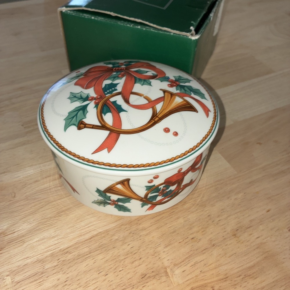 Mikasa Ceramic Jubilation Round Lidded‎ Trinket Box w/lid VTG